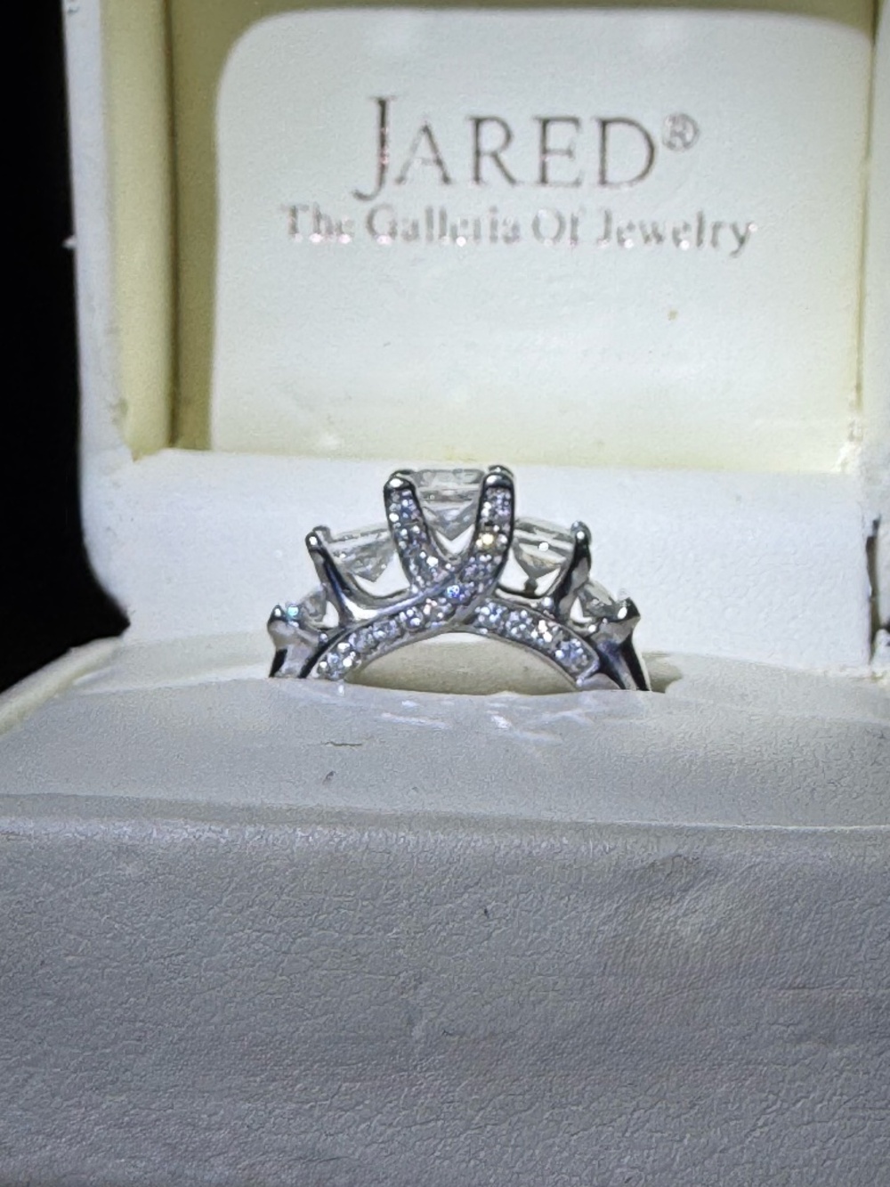 14k Gold 5 stone ring- over 1 karate total diamond weight